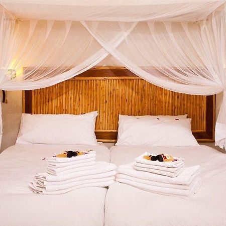 Halali Camp Hotell Etosha Exteriör bild