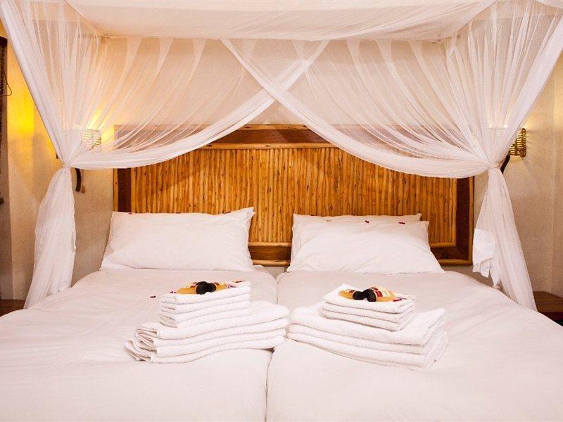 Halali Camp Hotell Etosha Exteriör bild